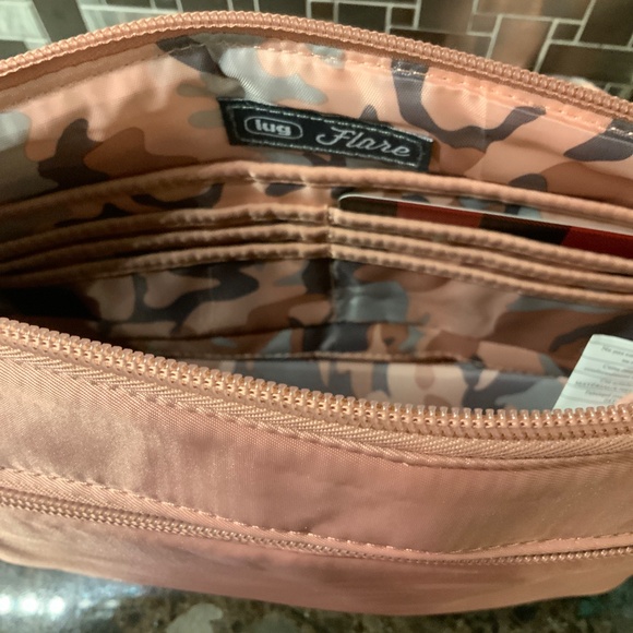 LUG FLARE - BLUSH PINK. NWOT. HEART COIN PURSE. NWT - Picture 4 of 6